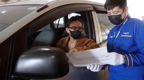 Dibz wants to help drivers secure mall parking slots .